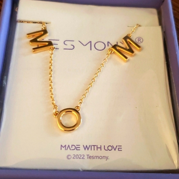 Tesmony MOM Alphabet Pendant Necklace - Picture 2 of 5